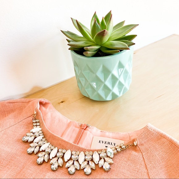 🍑 ANTHROPOLOGIE linen top w/ rhinestones - Picture 5 of 16